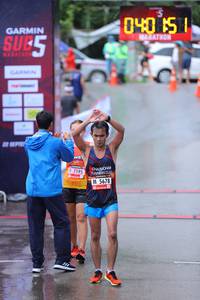 BIB: 040, 7195, 5678
                            <button type="button" onclick="openModal(5736998)" class="btn btn-primary btn-sm float-right btn-popup" data-toggle="modal" data-target=".modal-high-quality">
                        <i class="fas fa-shopping-cart"></i> Add to Cart
                    </button>
                                            <button type="button" onclick="isThisMe(5736998, true)" class="btn btn-success btn-sm float-right btn-popup btn-isme hidden" data-toggle="tooltip" data-placement="bottom" title="นี่คือรูปของคุณใช่ไหม คลิกที่นี่เพื่อเอาเข้าอัลบั้ม">
                        <i class="fas fa-plus"></i> Add to album
                    </button>
                    <button type="button" onclick="isThisMe(5736998, false)" class="btn btn-warning btn-sm float-right btn-popup btn-isnotme hidden">
                        <i class="fas fa-ban"></i> Remove from album
                    </button>